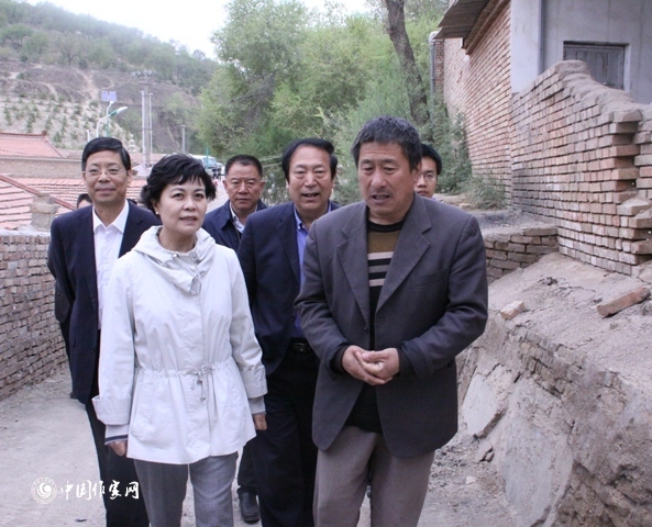 看望农民作家马建国 看望农民作家马建国