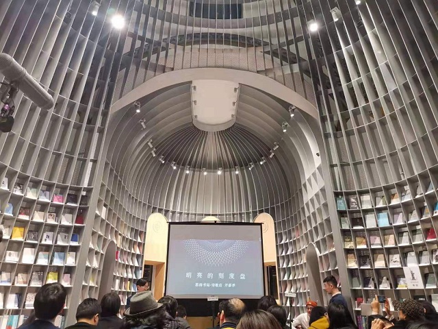 思南书局诗歌店以一场诗歌朗诵拉开了序幕