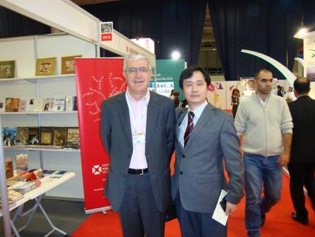 《中国红--中华民族伟大复兴的中国梦》英文版