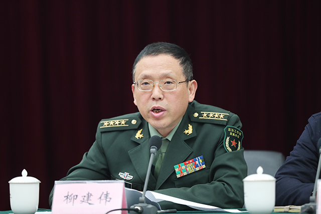 八一电影制片厂副厂长柳建伟在座谈会上发言