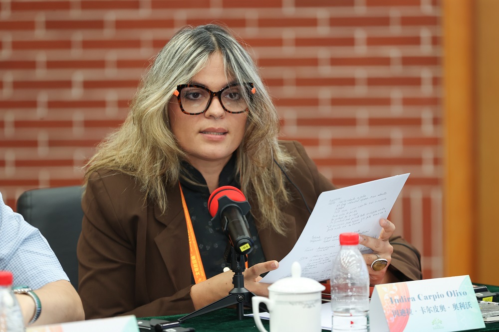 委内瑞拉诗人因迪拉·卡尔皮奥·奥利沃