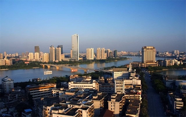 关于县城文学的“几副面孔”