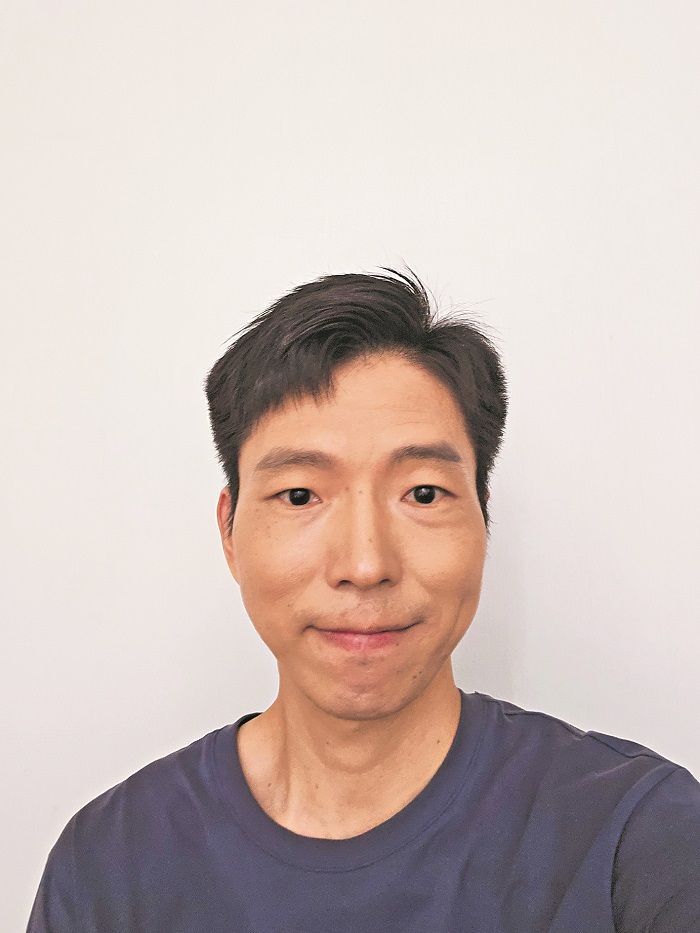 张赛  1987年生于河南驻马店，曾辗转多地打工，已出版非虚构纪实文学《在工厂梦不到工厂》。