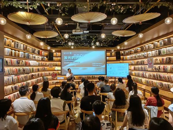 “安静书桌公益课堂”联合三联书店开设创业课程。主办方供图