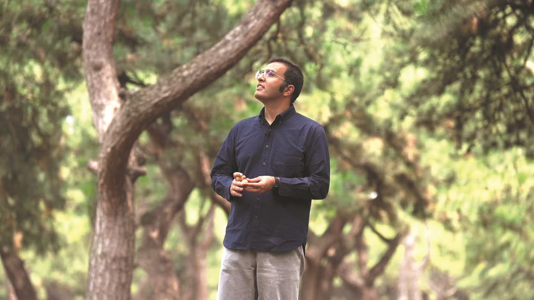 艾森·杜思特穆罕默迪（Ehsan Doostmohammadi），伊朗汉学家，医学博士，西南大学历史文化学院副教授，中国翻译协会海外专家，曾获第十六届中华图书特殊贡献奖。