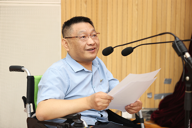 全国自强模范、湖北广播电视台音乐广播部首席编辑李筠发言