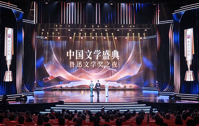 好的文字是有重量的
——访“2026中国文学盛典·鲁迅文学奖之夜”导演章瀚、刘嘉惟