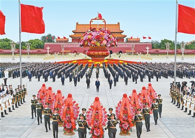 9月30日上午,党和国家领导人习近平、李强、赵乐际、王沪宁、蔡奇、丁薛祥、李希、韩正等来到北京天安门广场,出席烈士纪念日向人民英雄敬献花篮仪式。 新华社记者 谢环驰摄