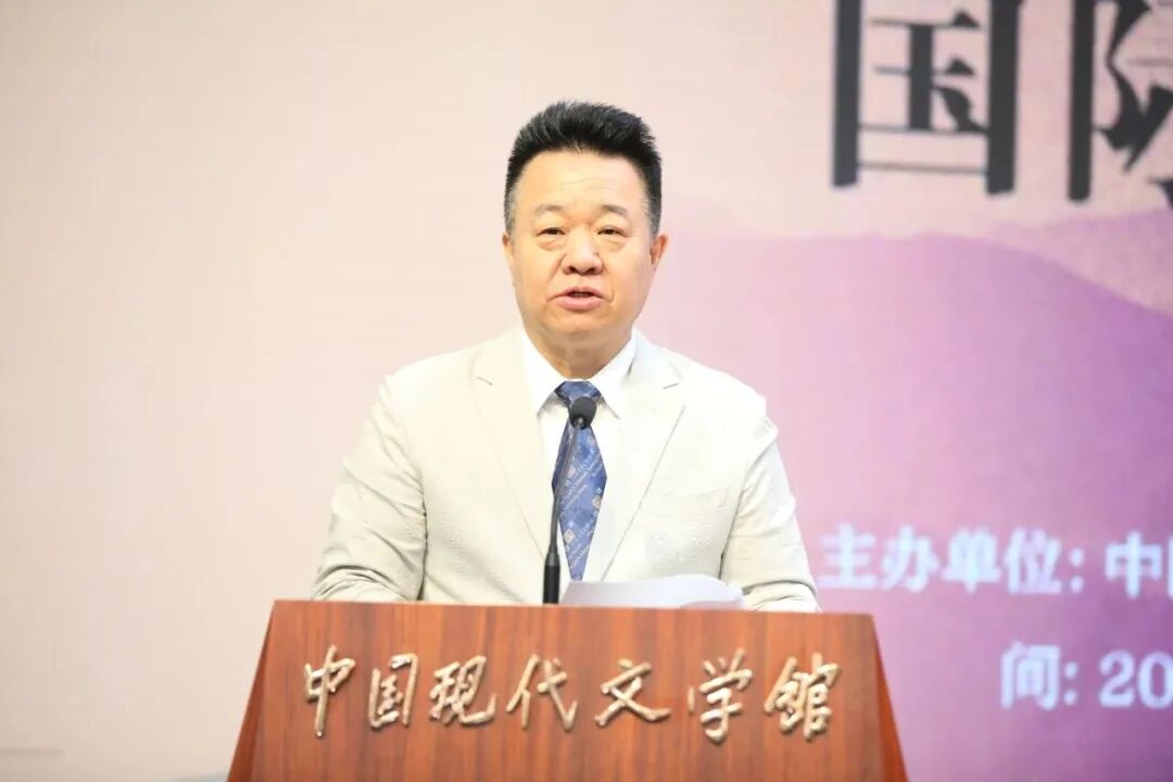 中国作协党组成员、副主席、中国现代文学馆馆长邱华栋致辞