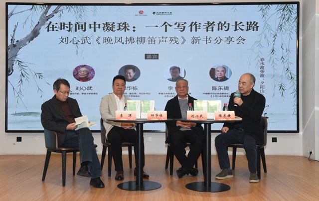 68年了，他还在写：刘心武发布新书并谈“双面绣”写法