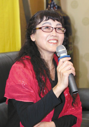 冷梦王芳闻吴文莉在陕西文艺界,有一道美丽的风景,她们有个共同的名字