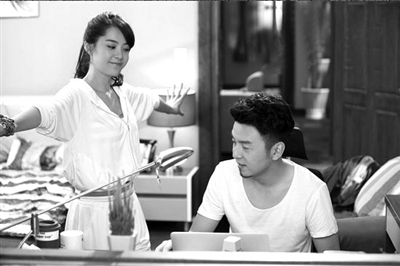 孟丽则和雷佳音饰演90后.