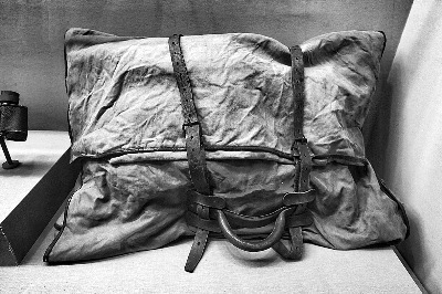 中国驻印军副总指挥郑洞国的行李袋 摄/法制晚报记者 柴程